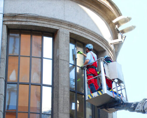 Cleaning of windows. Work at height.