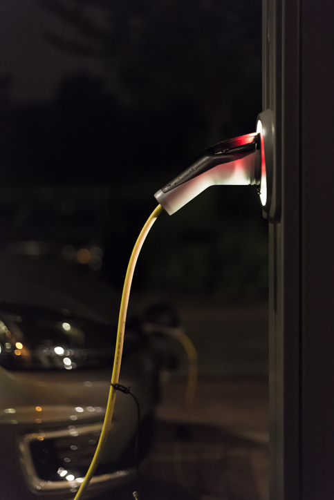 Read the Full White Paper: 5 Benefits & Challenges of Implementing an Electric Fleet